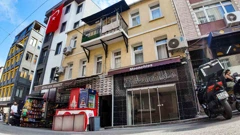 BEYOĞLU TURAN CADDESİNDE KOMPLE BİNA