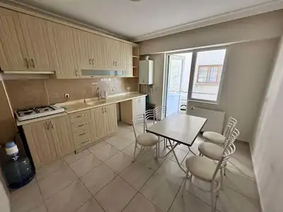 BARDACIK SOKAK'TA YENİ BİNADA ARAKAT 3+1 KAPALI OTAPARKLI EBEVEYN BANYOLU