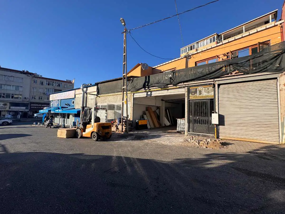 ÜMRANİYE DUDULLU MERKEZDE METROYA YAKIN KİRALIK 400M2 DEPO