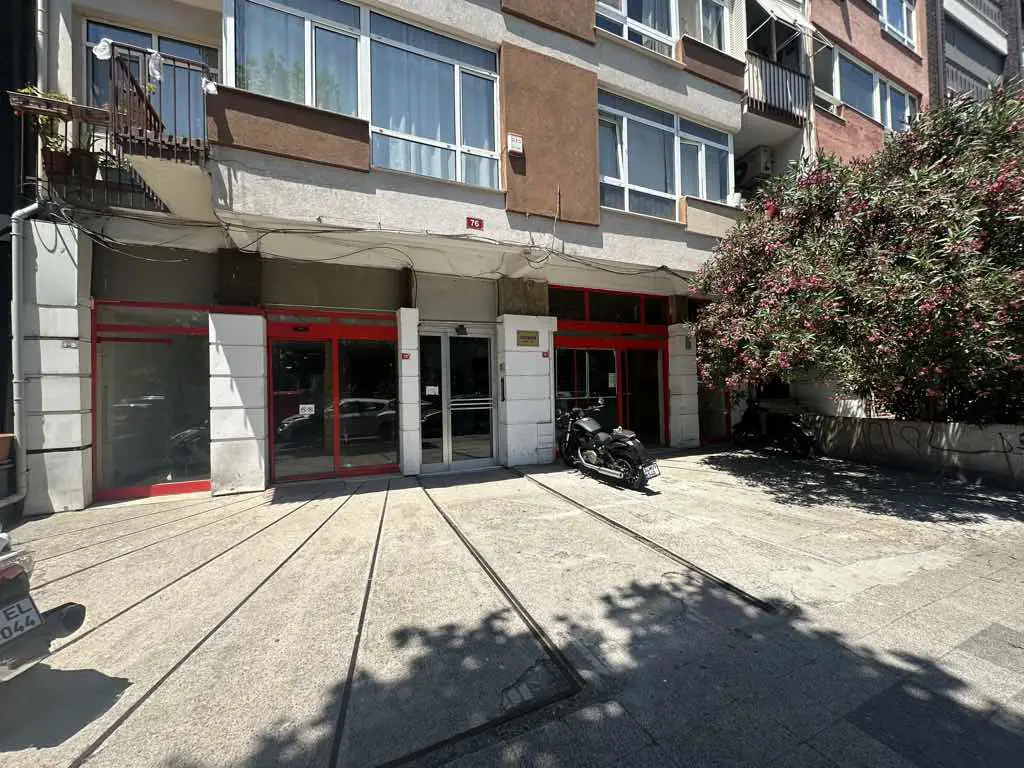 YOĞURTÇU PARKI ÇEVRESİNDE KURUMSALA KİRALIK DÜKKAN