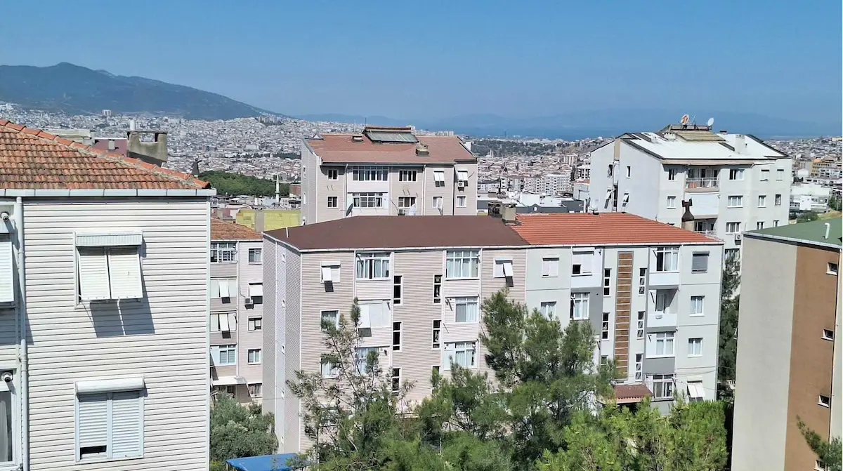 İZMIR BUCA'DA D.GAZLI,KAPALI MUTFAK SATILIK 2+1 DAIRE