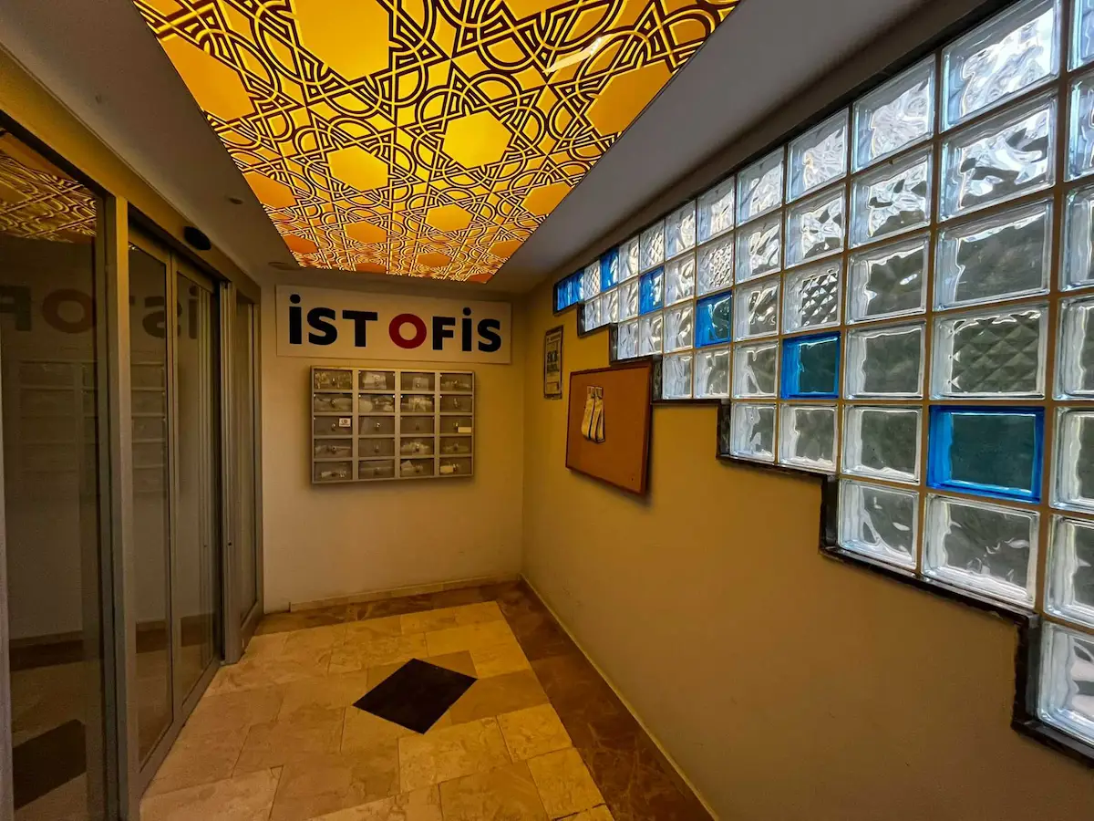 SOĞANLIK METRO ÇIKIŞI İST OFİS'TE 3 CEPHELİ KİRALIK OFİS