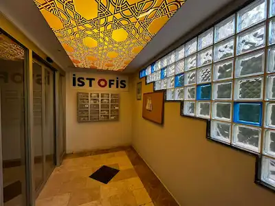SOĞANLIK METRO ÇIKIŞI İST OFİS'TE 3 CEPHELİ KİRALIK OFİS