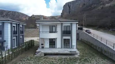 RE/MAX RABİA SARAÇTAN AMASYADA SATILIK LÜKS VİLLA