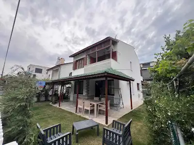 URLA'DA TAM MÜSTAKIL KUM DENIZINE 100 METRE 5+1 SATILIK VILLA
