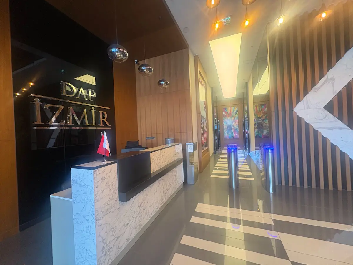 İZMIR BORNOVA DAP YAPI HAVUZ CEPHE 1+1 EŞYALI KIRALIK DAIRE