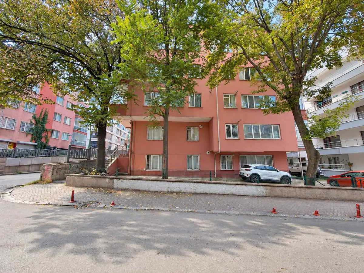 ÇANKAYA KAVAKLIDERE HACIYOLU SK ARA KAT TEMİZ 2+1 KİRALIK DAİRE