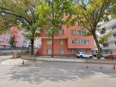 ÇANKAYA KAVAKLIDERE HACIYOLU SK ARA KAT TEMİZ 2+1 KİRALIK DAİRE