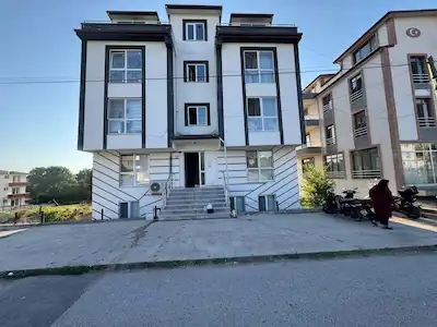 KARTEPE İBRİKDEREDE SATILIK İSKANLI 2+1 ARAKAT DAİRE