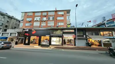 KÜÇÜKYALI MİNİBÜS YOLU ÜZERİNDE 3+1 ARAKAT SATILIK ÖN CEPHE DAİRE