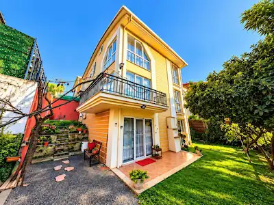 REMAX EFFECT'TEN ZERAY YAMAÇ EVLERİNDE 5+2 250 M² TRİBLEKS VİLLA