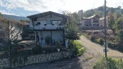 SAPANCA’DA 261 M2 İÇİNDE GÖL MANZARALI MÜSTAKİL YAPI