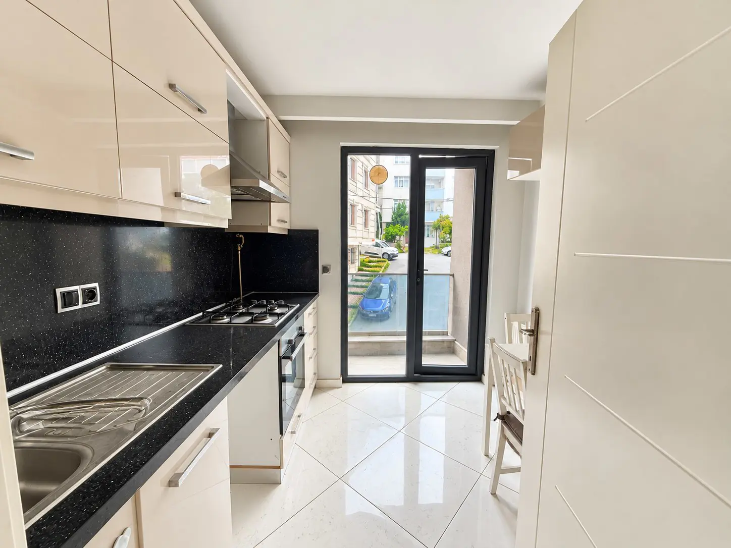 RE/MAX KONSEPT'TEN HİSAR PANORAMA EVLERİNDE ARA KAT 2+1 KİRALIK