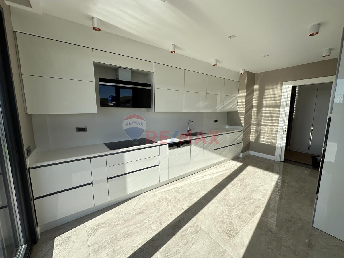 BÜYÜKÇEKMECE KUMBURGAZ GİŞELER'DE SATILIK MÜSTAKİL HAVUZLU VİLLA