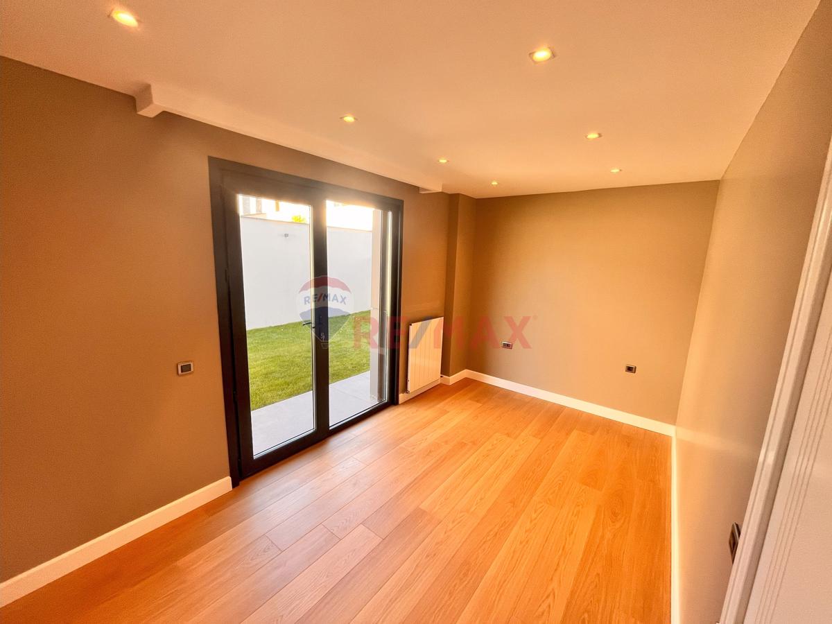 BÜYÜKÇEKMECE KUMBURGAZ GİŞELER'DE SATILIK MÜSTAKİL HAVUZLU VİLLA