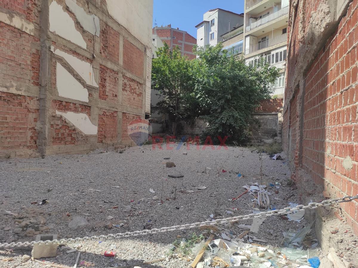 Remax Model Denizli'den Merkezi Konumda Ticari Satılık Arsa