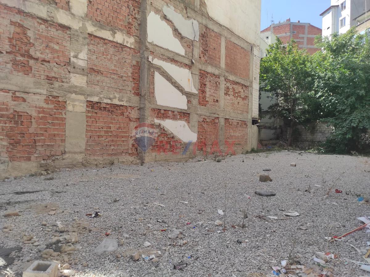 Remax Model Denizli'den Merkezi Konumda Ticari Satılık Arsa