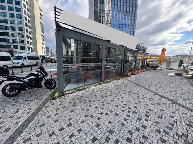 ÜMRANİYE AVRUPA KONUTLARI KARŞISI EN PLAZADA SATILIK KÖŞE DÜKKAN