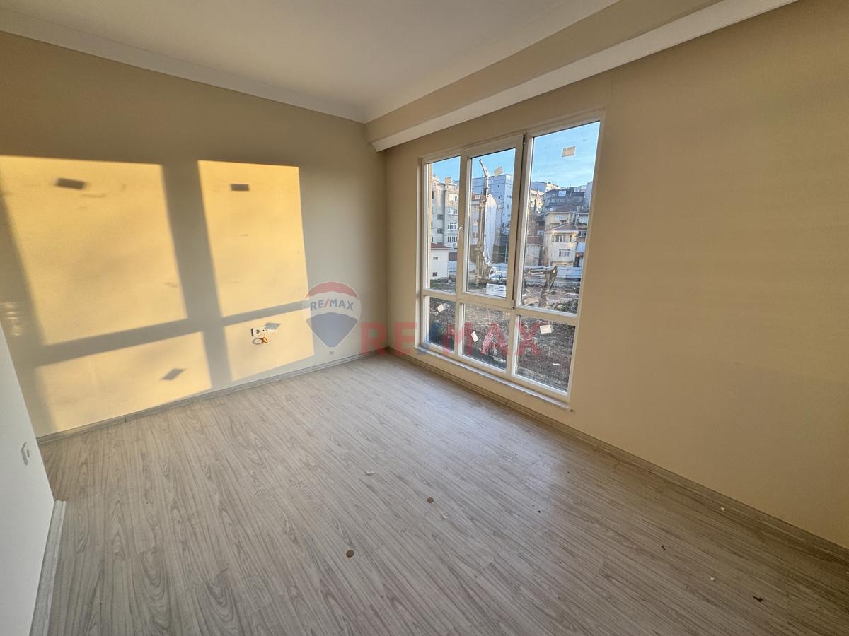 ÇAĞLAYAN’DA METRO ADLİYEYE 7 DK SATILIK 2+1 SIFIR DAİRE