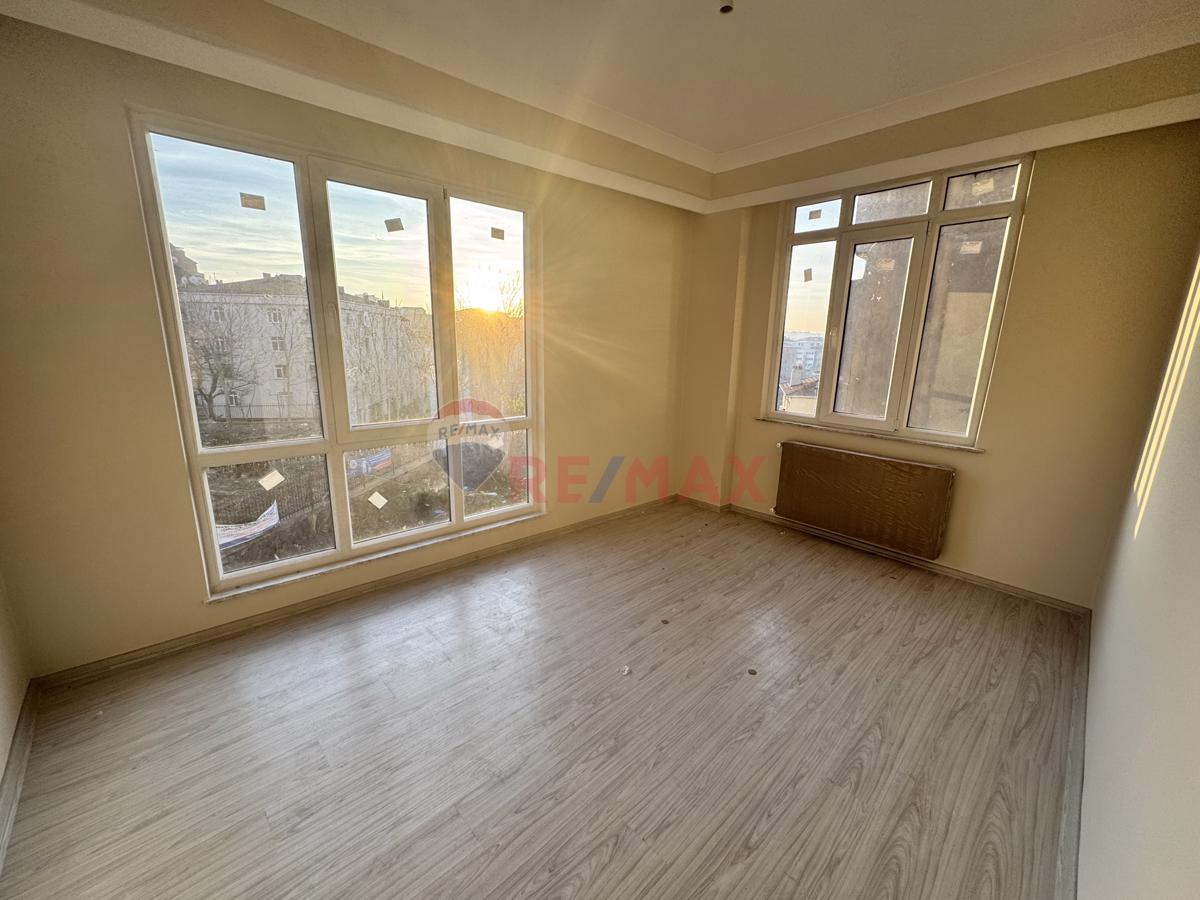 ÇAĞLAYAN’DA METRO ADLİYEYE 7 DK SATILIK 2+1 SIFIR DAİRE