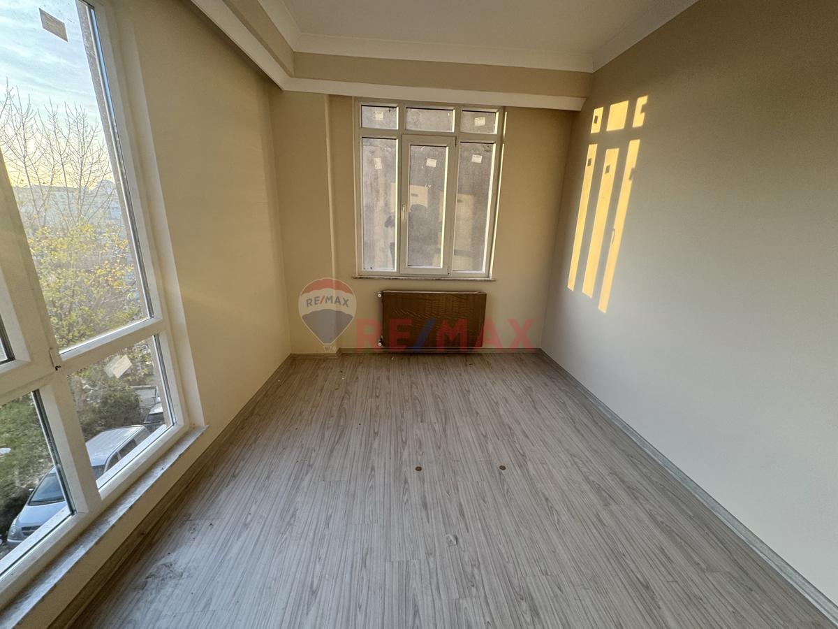 ÇAĞLAYAN’DA METRO ADLİYEYE 7 DK SATILIK 2+1 SIFIR DAİRE