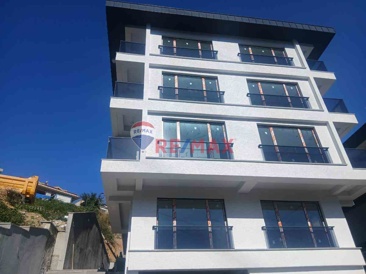 SARIYER MADENMAHALLESİN'DE SATILIK 2+1 BAHÇE KATIDAİRE