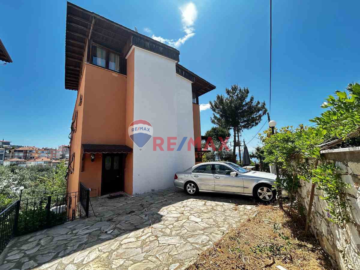 EDREMIT ALTINOLUK MAHALLESINDE SATILIK 4+1 VILLA