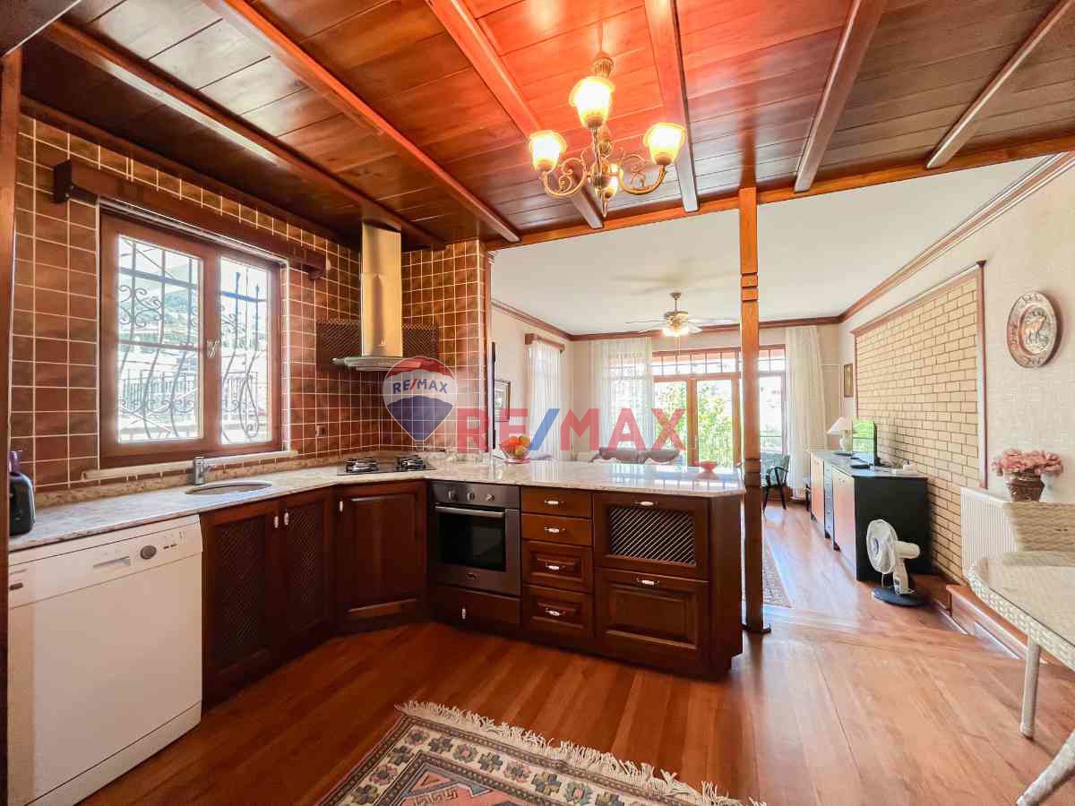 EDREMIT ALTINOLUK MAHALLESINDE SATILIK 4+1 VILLA