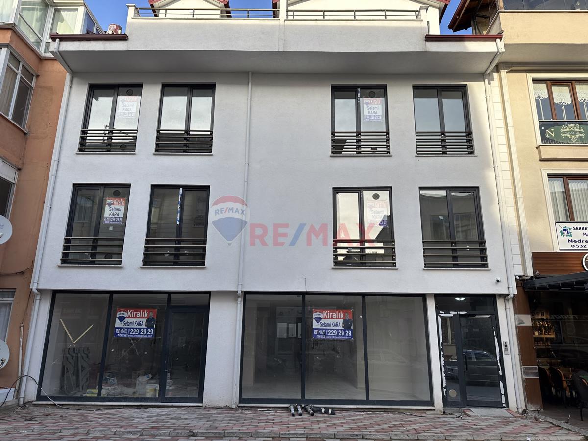 GÖLCÜK MERKEZ'DE KİRALIK ASANSÖRLÜ BALKONLU NET 85 M2 1+0 OFİS