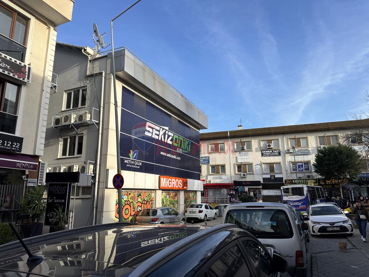 GÖLCÜK MERKEZ'DE KİRALIK ASANSÖRLÜ BALKONLU NET 85 M2 1+0 OFİS