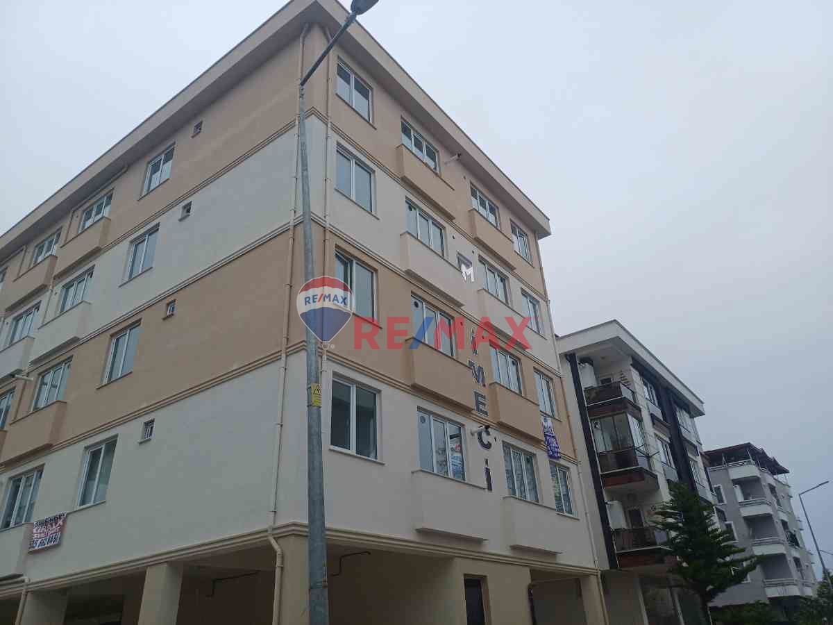 REMAX YALI'DAN CUMURIYET MAH. DENIZ TARAFINDA 1+1KIRALIK DAIRE.