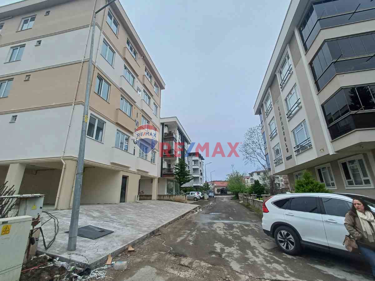 REMAX YALI'DAN CUMURIYET MAH. DENIZ TARAFINDA 1+1KIRALIK DAIRE.