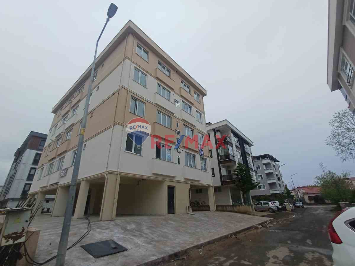 REMAX YALI'DAN CUMURIYET MAH. DENIZ TARAFINDA 1+1KIRALIK DAIRE.