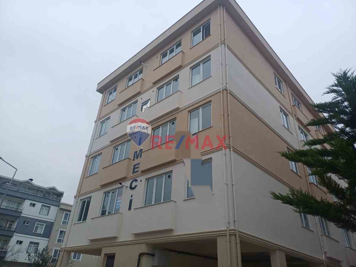 REMAX YALI'DAN CUMURIYET MAH. DENIZ TARAFINDA 1+1KIRALIK DAIRE.