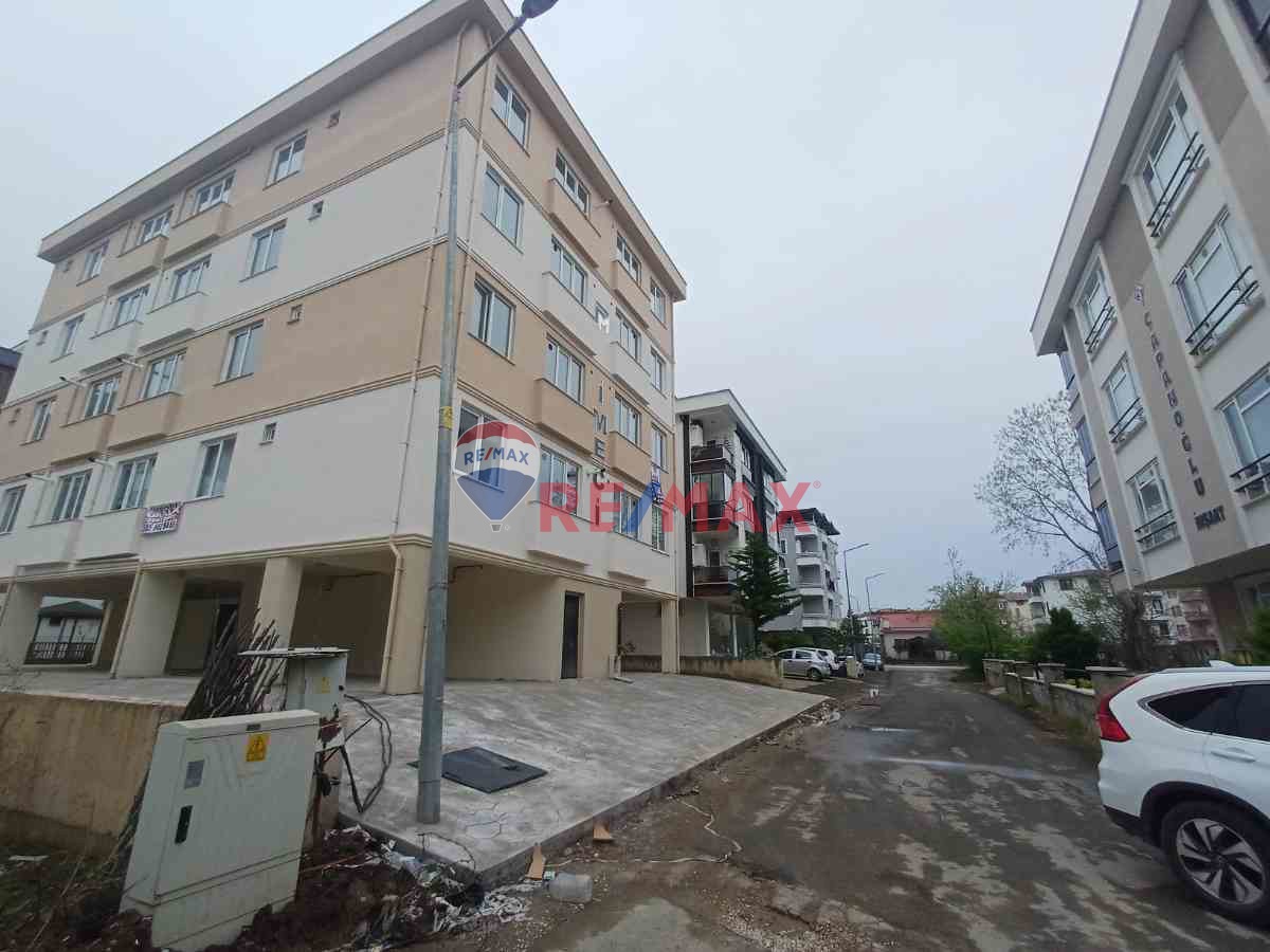 REMAX YALI'DAN CUMURIYET MAH. DENIZ TARAFINDA 1+1KIRALIK DAIRE.