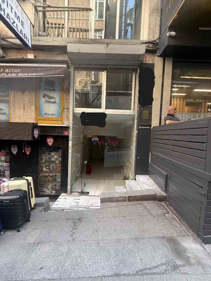 ŞİŞLİ MERKEZDE GİRİŞ DÜKKAN KİRALIK