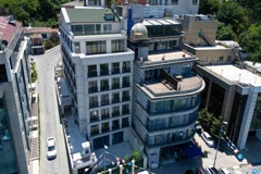 HALİÇ MANZARALI, KÖŞE KONUMLU PRESTİJLİ TICARİ BİNA