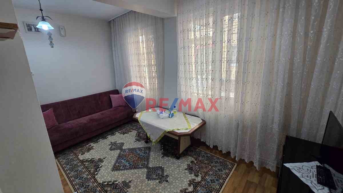 FATİH CADDESİNDE SATILIK GİRİŞ KAT 2+1 DAİRE