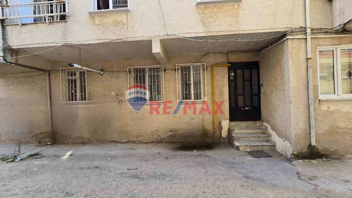 FATİH CADDESİNDE SATILIK GİRİŞ KAT 2+1 DAİRE