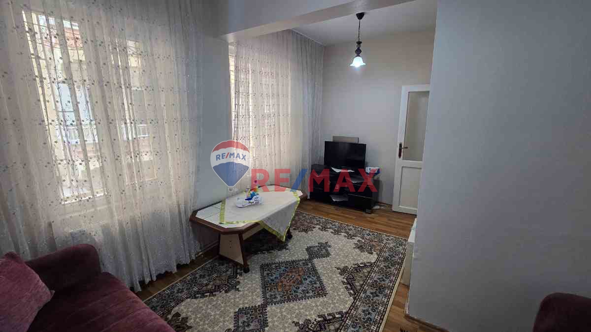 FATİH CADDESİNDE SATILIK GİRİŞ KAT 2+1 DAİRE