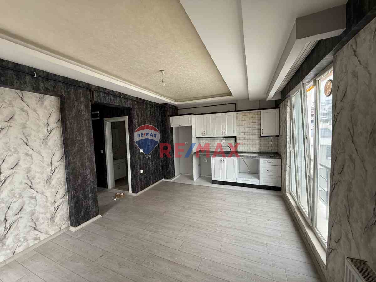 TRAMVAYA ÇOK YAKIN CAM BALKONLU KIRALIK GENIŞVE FERAH 1+1 DAIRE