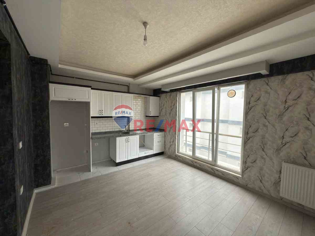 TRAMVAYA ÇOK YAKIN CAM BALKONLU KIRALIK GENIŞVE FERAH 1+1 DAIRE