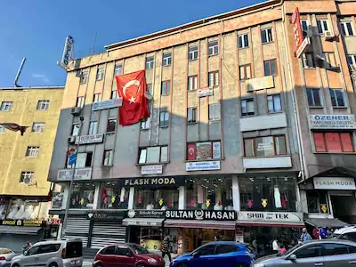 ESENLER İNÖNÜ CADDESINDE İŞ MERKEZINDE SATILIK OFIS