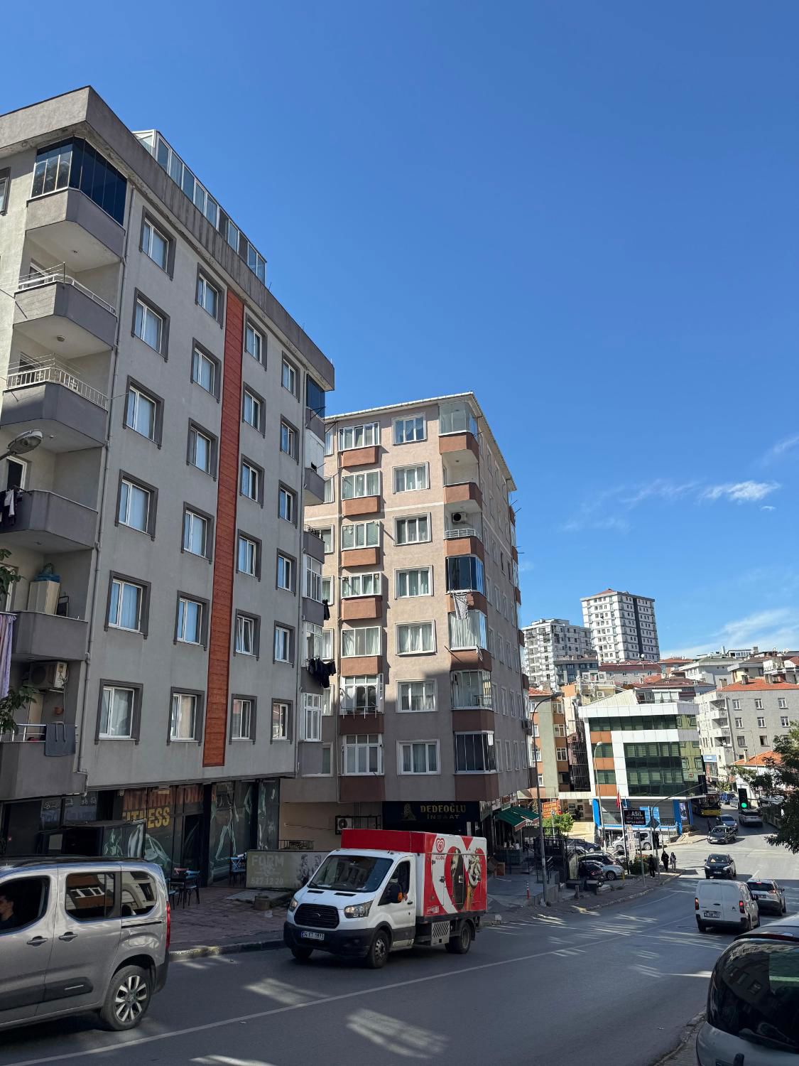 TAVUÇKUYOLU CADDESİNDE AMERİKAN MUTFAKLI 2+1 KİRALIK DAİRE