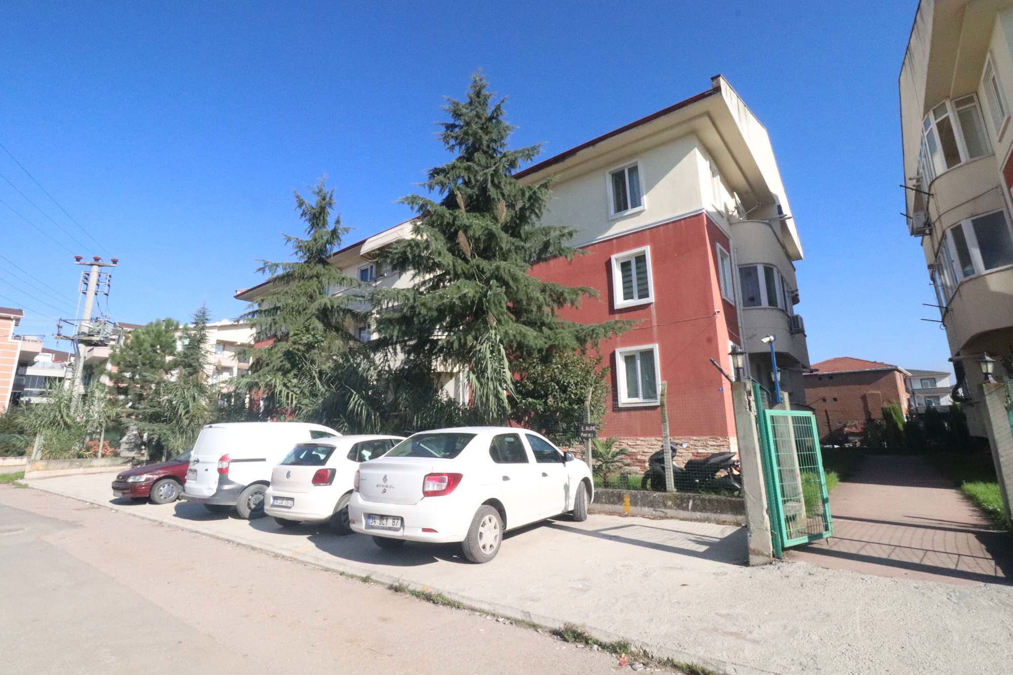 KARTEPE ÇİFTLİK MH. SİTE İÇİ 1.KAT FULL LÜKS EŞYALI KİRALIK