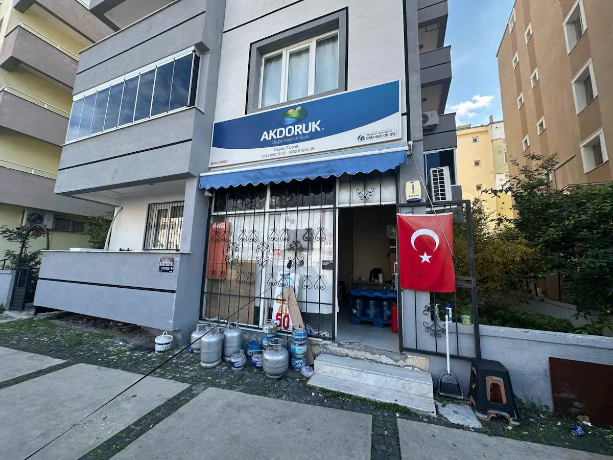 ALİAĞA MERKEZİ KONUMDA SATILIK FIRSAT DÜKKAN