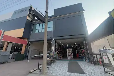 REMAX MAVI'DEN ARTVIN SANAYISIN'DE TABELE DEĞERI YÜKSEK DÜKKAN