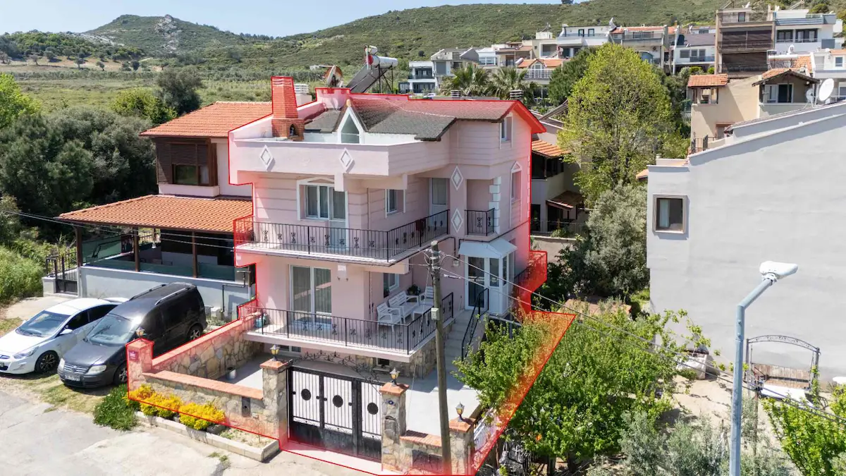 URLA İSKELE'DE DENİZ MANZARALI 5+1 VİLLA VE 2+1 MÜŞTEMİLAT