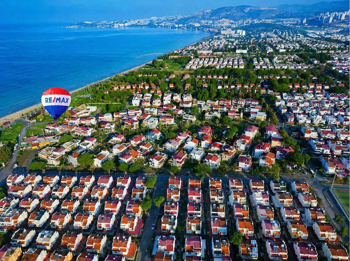 KUŞADASI KARAOVA ZITUR’DA DENIZE 20 M | TRIPLEKS VILLA | DENIZ MANZARALI | 4+1 | ISI POMPALI | MÜST