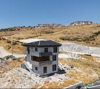 RE/MAX İNCİ'DEN KUVAYİ MİLLİYE MAH. SATILIK NATAMAM VİLLA